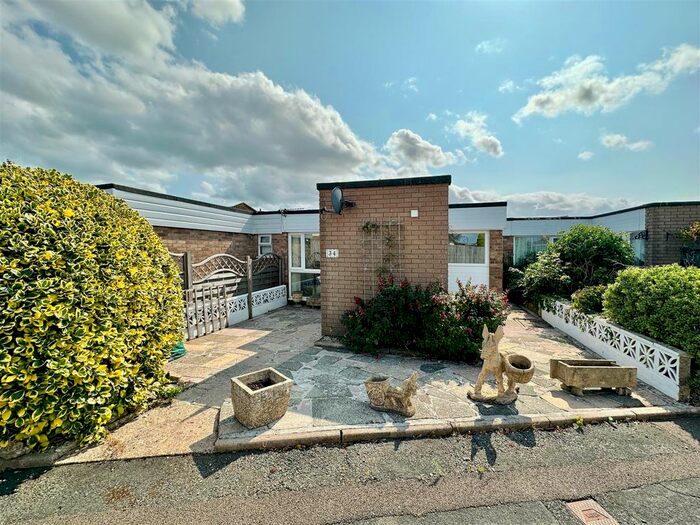 2 Bedroom Terraced Bungalow To Rent In Marina Close, Brixham, TQ5