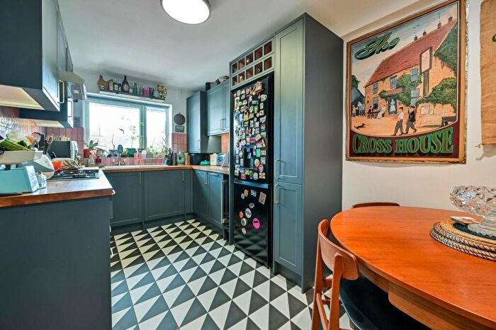 3 Bedroom Flat To Rent In Carisbrooke Gardens, Peckham, London, SE15