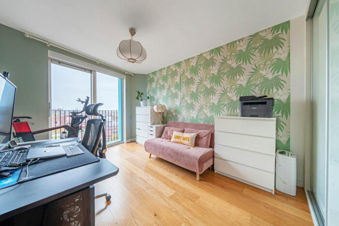 2 Bedroom Apartment For Sale In Steedman Street, London, SE17