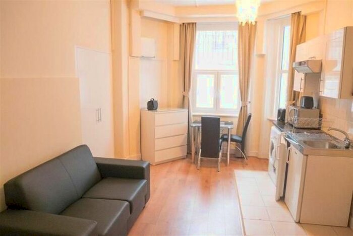 Studio To Rent In Cromwell Road, London, SW5