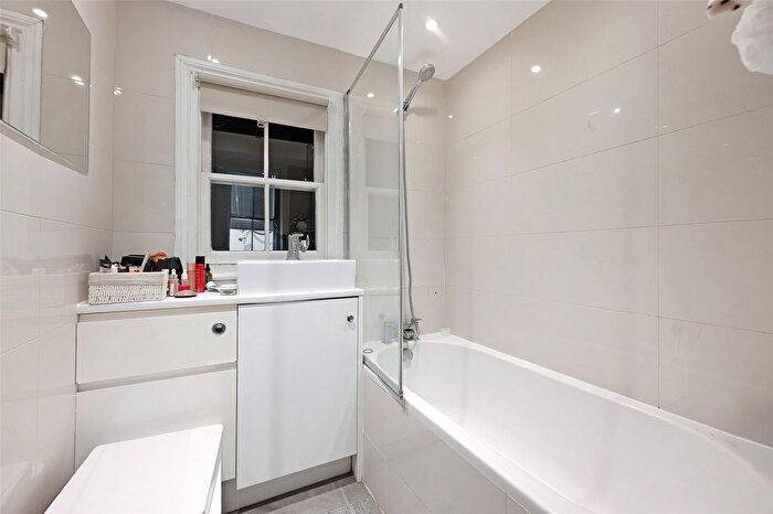 2 Bedroom Flat For Sale In Gloucester Road, London, SW7