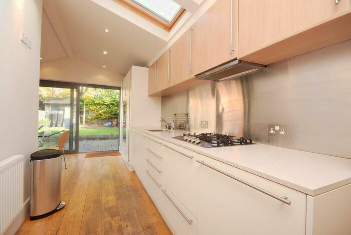 2 Bedroom Flat To Rent In Palmerston Road, Wimbledon, London, SW19