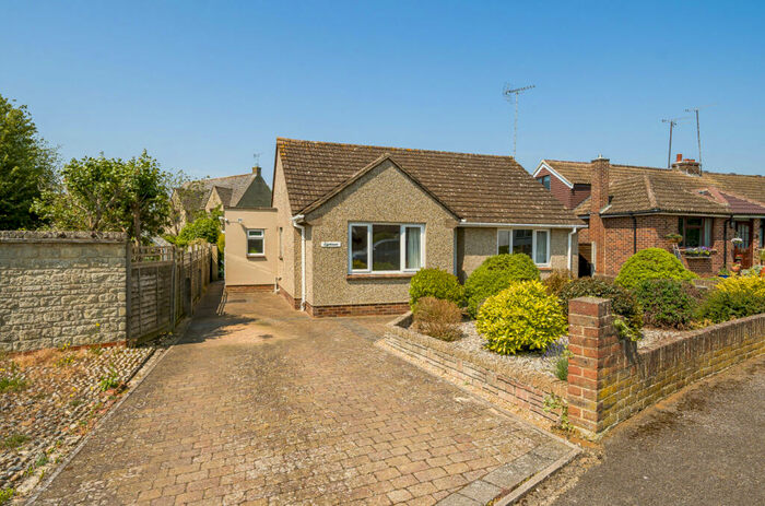 2 Bedroom Bungalow For Sale In Damson Trees, Shrivenham, Swindon, SN6
