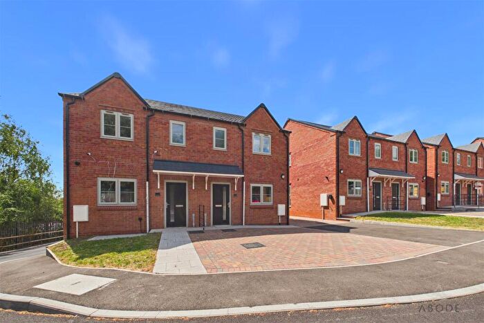 3 Bedroom Semi-Detached House For Sale In Kilnstone Close, Church Gresley, Swadlincote, DE11