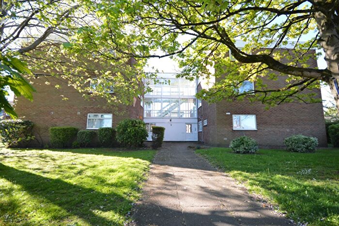 2 Bedroom Flat For Sale In Green Lane, Stockport, SK4