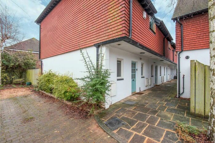3 Bedroom House To Rent In Sonic Court, Guildford, GU1