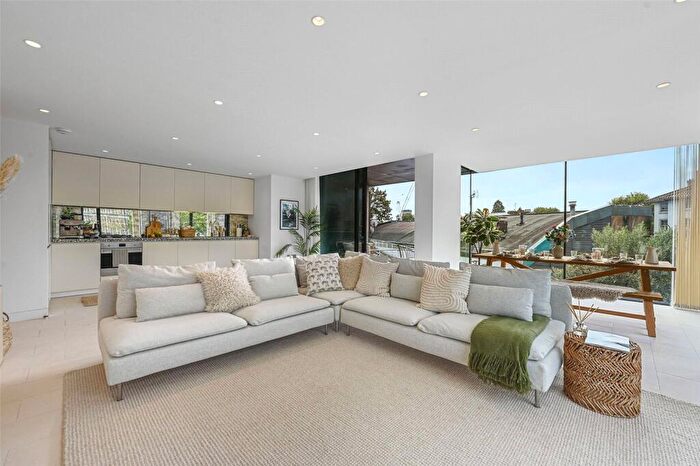 3 Bedroom Flat To Rent In Latitude House, Oval Road, Primrose Hill, London, NW1