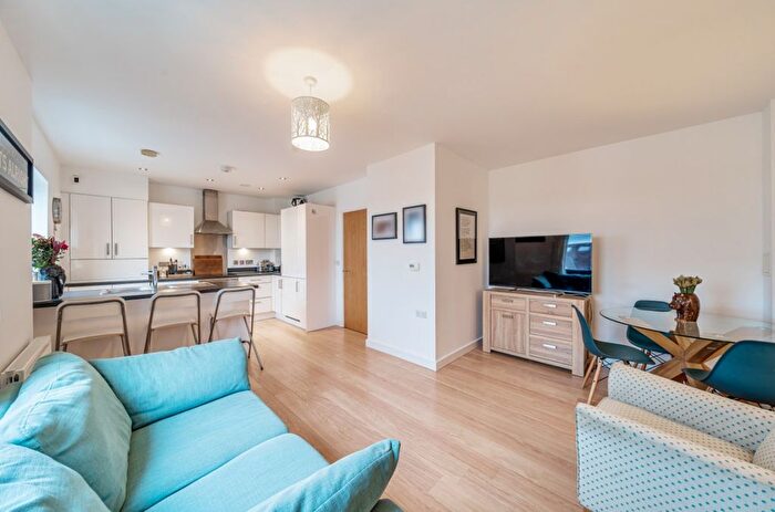 2 Bedroom Flat To Rent In Blairderry Road, London, SW2