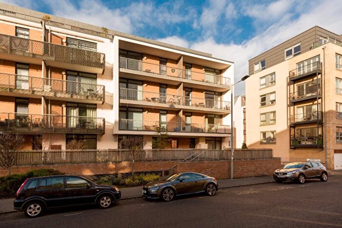 3 Bedroom Flat To Rent In Hopetoun Street, New Town, Edinburgh, EH7