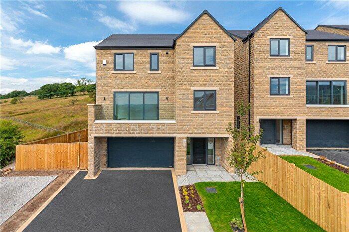 4 Bedroom Detached House For Sale In Reservoir Way, West Lane, Baildon, West Yorkshire, BD17