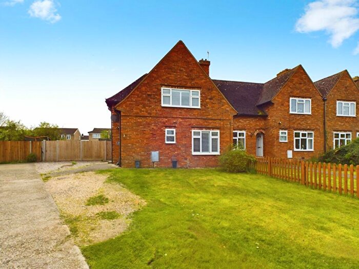 3 Bedroom Terraced House For Sale In Davis Crescent, Pirton, Hitchin, SG5