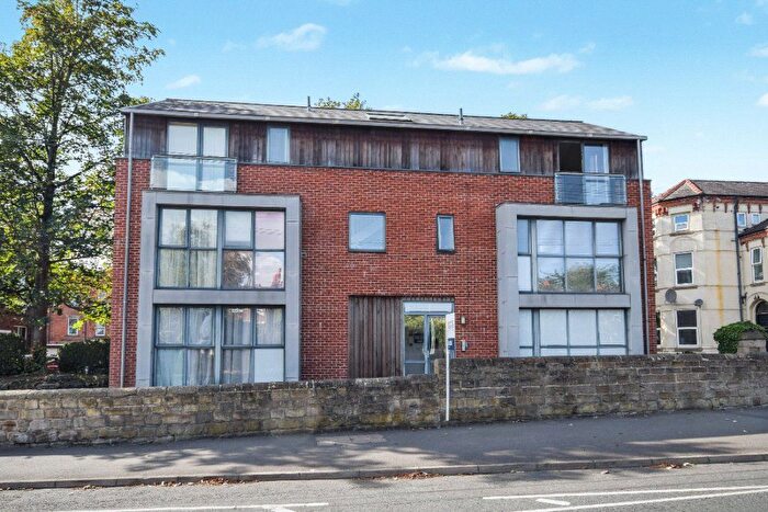 1 Bedroom Flat For Sale In The Lodge, Manygates Park, Wakefield, West Yorkshire, WF1