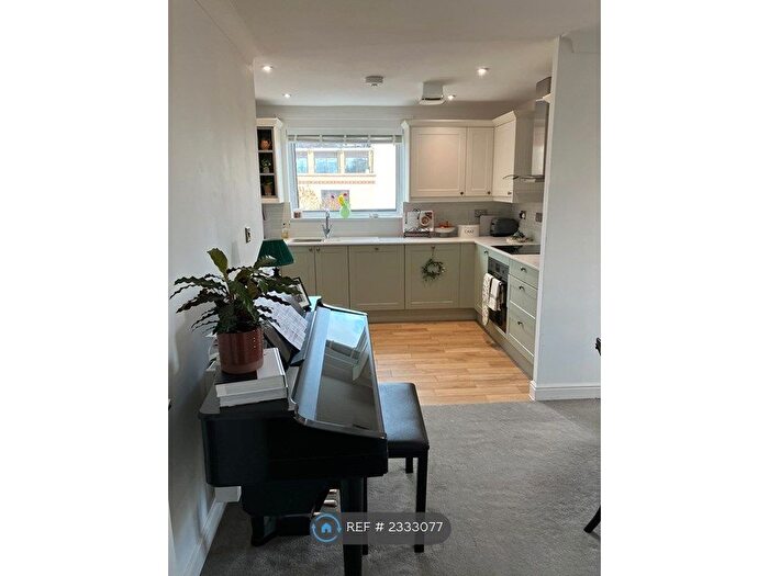 2 Bedroom Flat To Rent In Candle Street, London, E1