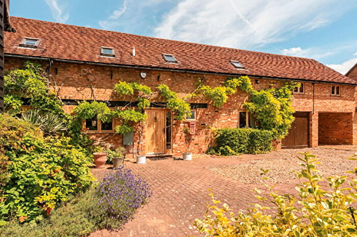 4 Bedroom Barn Conversion For Sale In Town Farm, Cheddington, Buckinghamshire, LU7