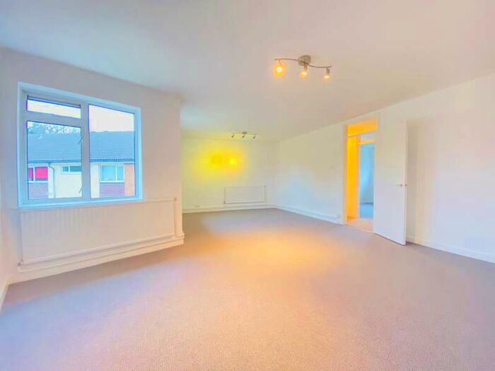 3 Bedroom Apartment To Rent In Bishops Court, CR0