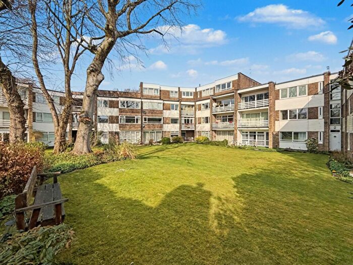 2 Bedroom Flat For Sale In Eagles Nest, Butterstile Lane, Prestwich, Manchester, M25