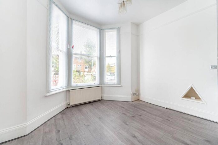 1 Bedroom Flat To Rent In Cavendish Road, Brondesbury, London, NW6
