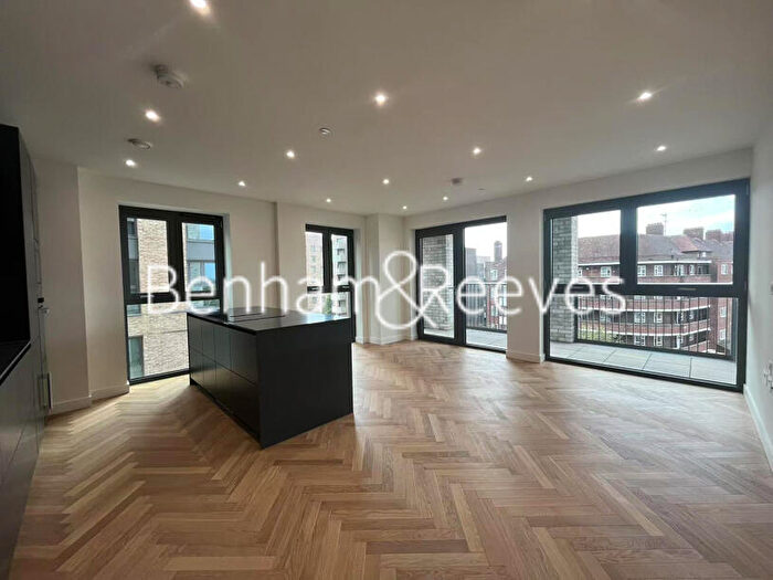 2 Bedroom Apartment To Rent In Emperor Point, Dragonfly Walk, N4
