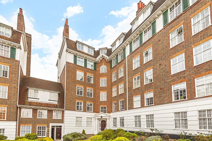 2 Bedroom Flat To Rent In Richmond Hill, Richmond, TW10
