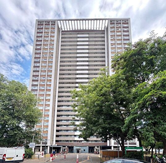 2 Bedroom Flat To Rent In Hall Street, London, EC1V