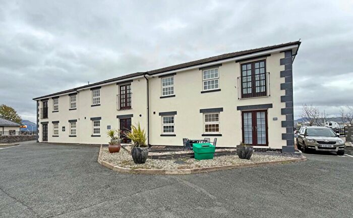 1 Bedroom Apartment For Sale In Porthmadog, Gwynedd, LL49