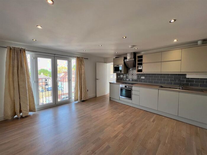 1 Bedroom Flat To Rent In St. Johns Hill, Sevenoaks, TN13