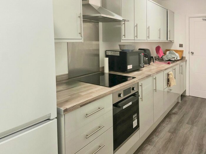 1 Bedroom Studio To Rent In Tonfield Road, North Cheam, Sutton, SM3