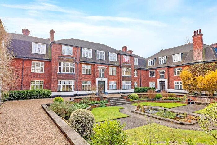 2 Bedroom Flat For Sale In Lawrie Park Road, London, SE26