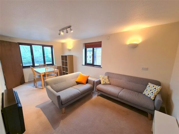 2 Bedroom Flat To Rent In Chalice Court, East Finchley N2