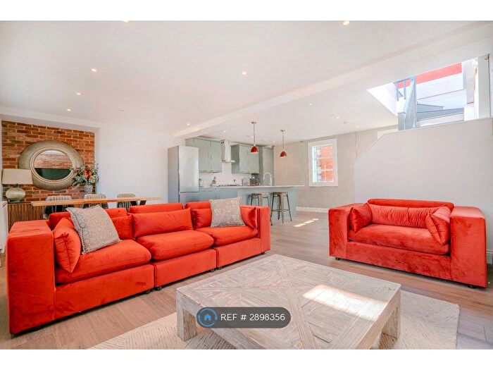 3 Bedroom Semi-Detached House To Rent In Tower Villas, London, SW19
