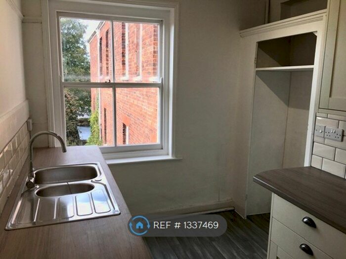 2 Bedroom Flat To Rent In High Street, Wellington, TA21