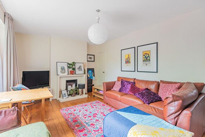 2 Bedroom Flat To Rent In St. Saviours Estate, Bermondsey, London, SE1