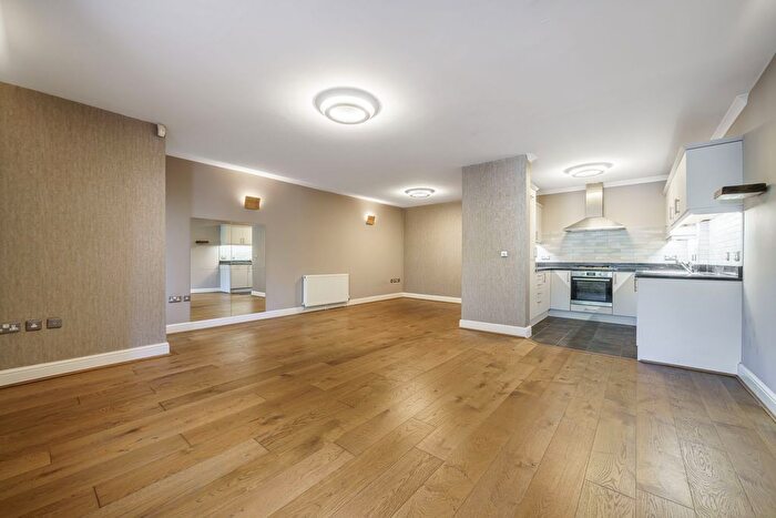 2 Bedroom Flat To Rent In Crescent Road, Spire Court, BR3