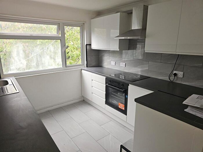 2 Bedroom Apartment To Rent In Seymour Road, Slough, SL1