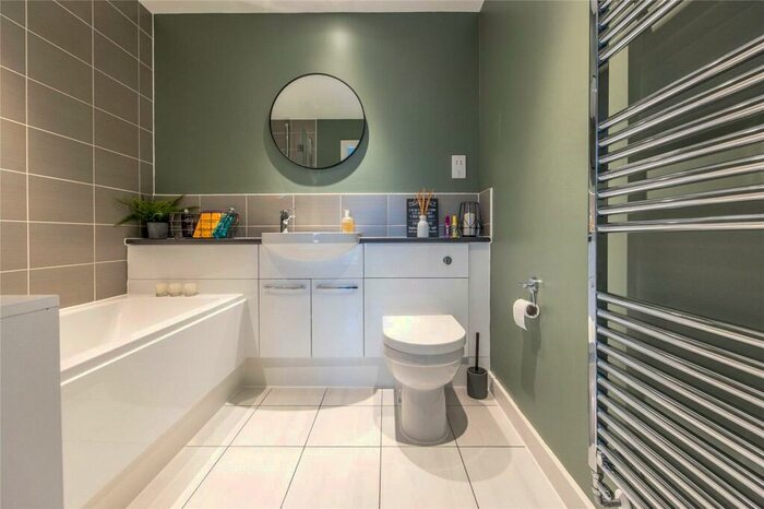 2 Bedroom Flat To Rent In Chapelfield Way, Allington, Maidstone, Kent, ME16