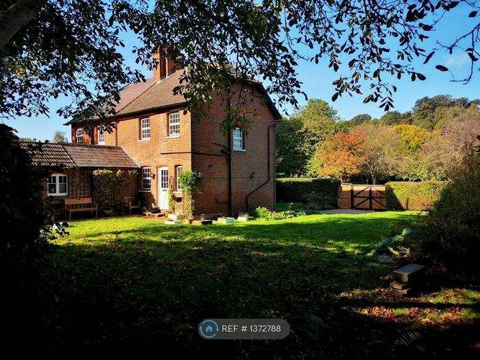 3 Bedroom Semi-Detached House To Rent In Addington Village Road, London, CR0