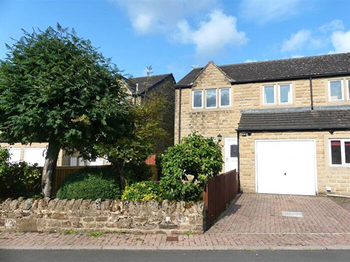 4 Bedroom Semi-Detached House To Rent In The Kingfishers, Silsden, BD20