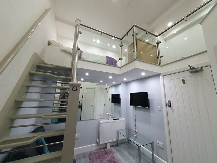 1 Bedroom Flat To Rent In South Street, Reading, Berkshire, RG1