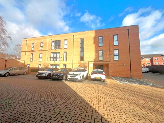 2 Bedroom Flat For Sale In Exchange Close, Aldershot, Hampshire, GU11