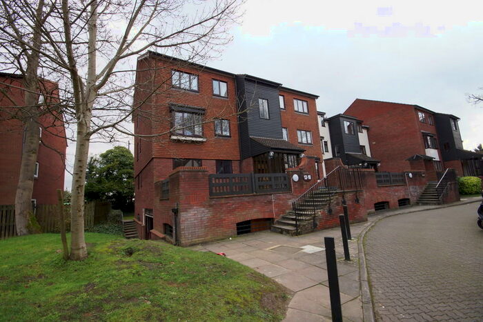 1 Bedroom Apartment To Rent In Oakdene Close, Pinner, HA5
