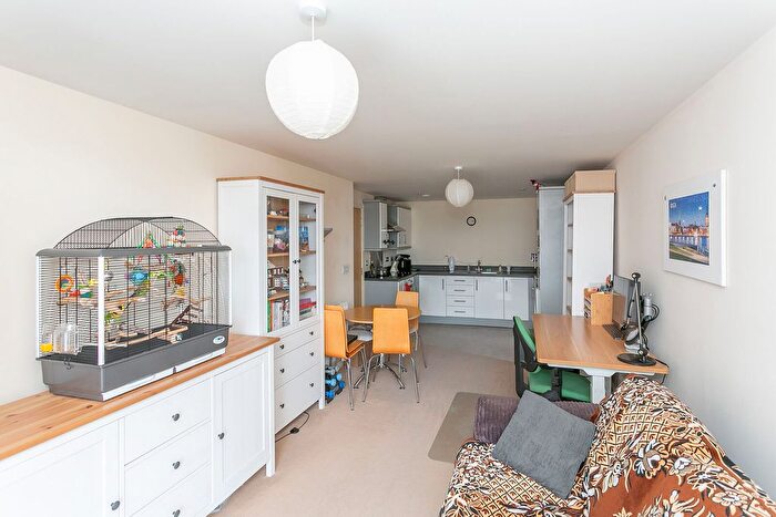 1 Bedroom Flat To Rent In Wilmington Close, Watford, WD18