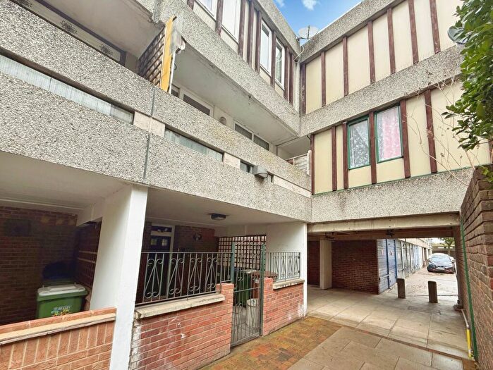 3 Bedroom End Of Terrace House For Sale In Portmeadow Walk, London, SE2
