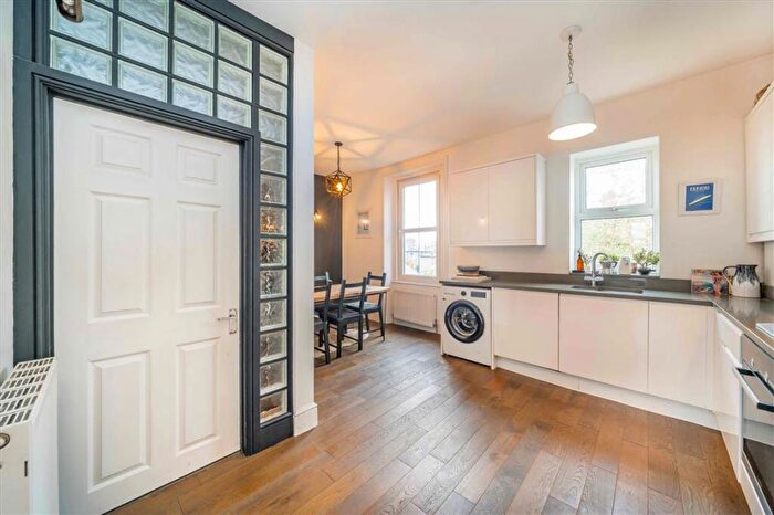 2 Bedroom Flat For Sale In Delacourt Road, Blackheath, SE3
