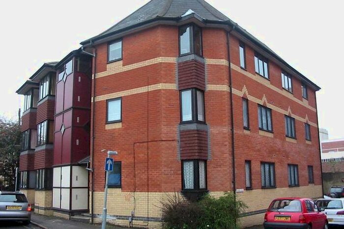 1 Bedroom Flat To Rent In Priors Court, Reading, RG1