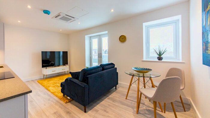 1 Bedroom Flat To Rent In Street Lane, Leeds, LS8