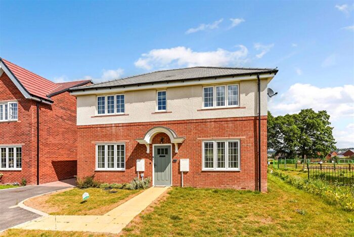 4 Bedroom Detached House For Sale In Whitbourne Way, Waterlooville, PO7