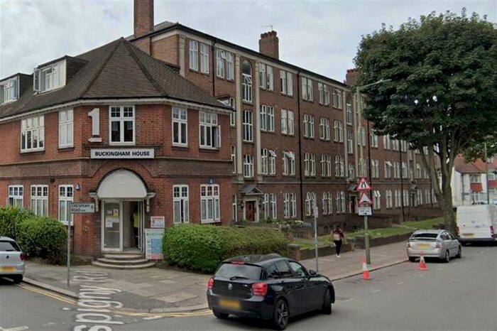 1 Bedroom Flat To Rent In Buckingham House, Vivian Avenue, Hendon, NW4