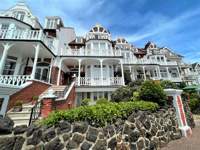 2 Bedroom Flat To Rent In Ravenscourt, The Leas, Chalkwell, SS0