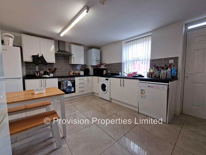 6 Bedroom Terraced House To Rent In Royal Park Avenue, Hyde Leeds, LS6