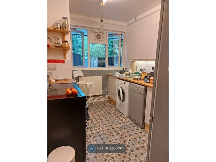 Studio To Rent In Breakspears Road, London, SE4